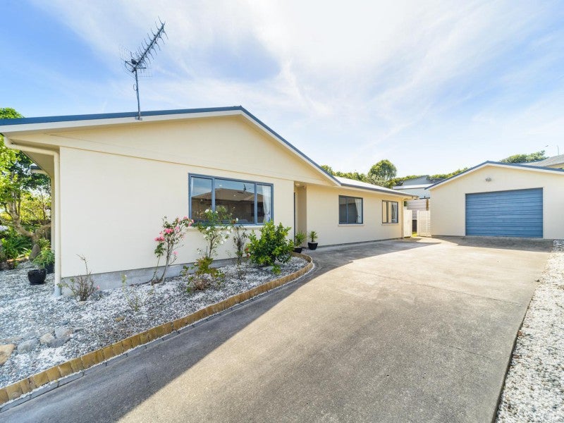 37 Dahlstrom Grove, Kelvin Grove, Palmerston North - Carousel 2