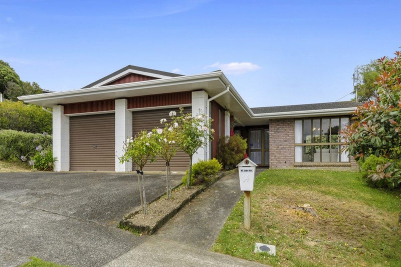 14 Summit Road, Fairfield, Lower Hutt - Carousel 1