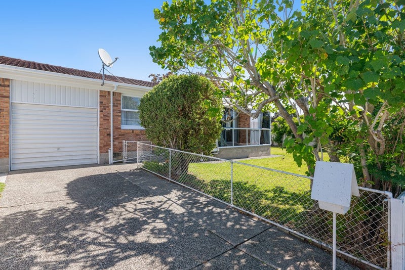 1A The Circle, Manly, Whangaparaoa - Carousel 1