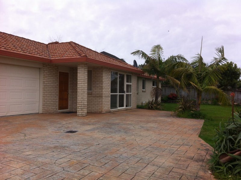 11 Mt Lebanon Crescent, The Gardens, Auckland - Carousel 1