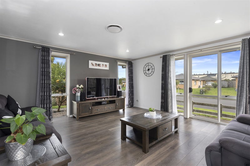 1 Parkside Drive, Huntington, Hamilton - Carousel 2