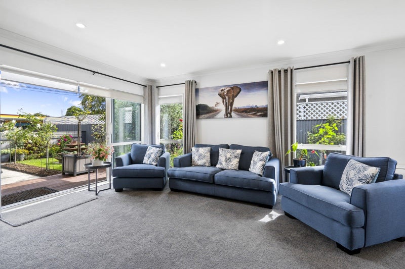 1A Camp Street, Heretaunga, Upper Hutt - Carousel 2