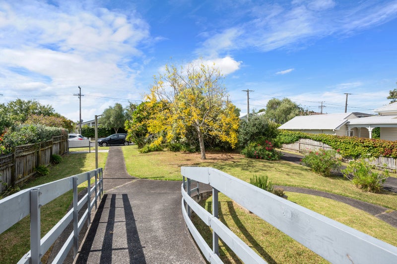 6/77 Old Lake Road, Narrow Neck, Auckland - Carousel 21