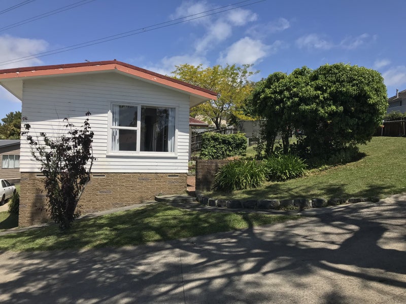 3 Caronia Crescent, Lynfield, Auckland - Carousel 1