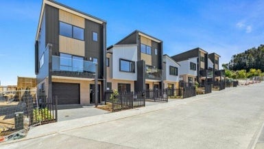 6 Milenio Crescent, Windsor Park, Auckland - Carousel 1