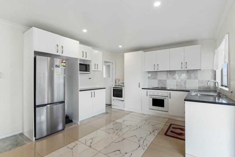 5 Ilford Crescent, Mangere, Auckland - Carousel 2