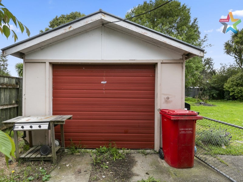 20 Routley Crescent, Elderslea, Upper Hutt - Carousel 2