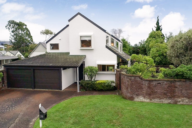 25 Heathcote Place, Fitzherbert, Palmerston North - Carousel 1