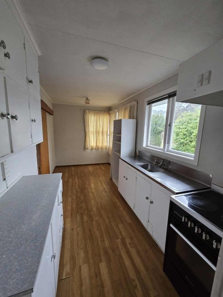 33 Mountbatten Grove, Clouston Park, Upper Hutt - Carousel 2