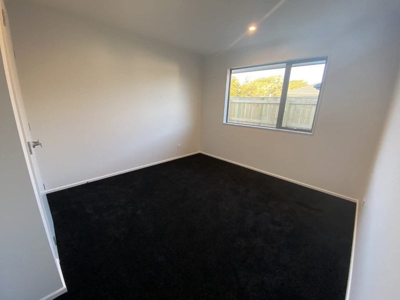 1 Oakdale Grove, Richmond, Nelson - Carousel 13