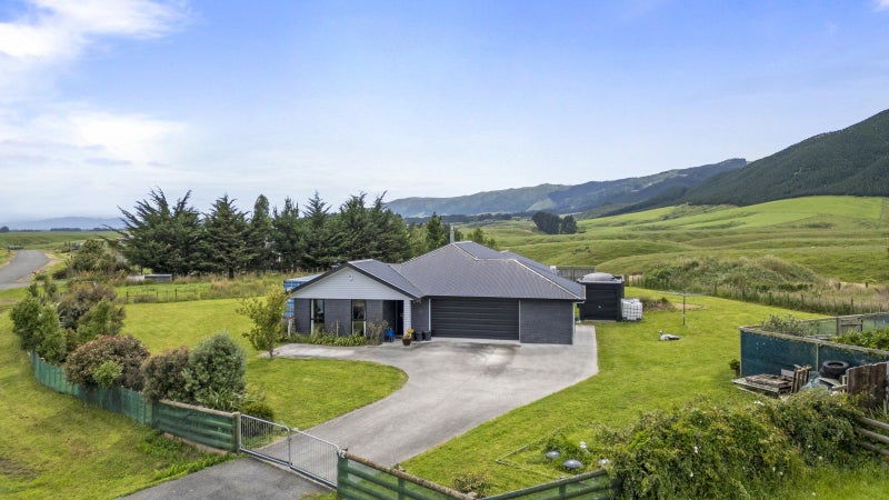 12 Highland View Drive, Tokomaru - Carousel 2