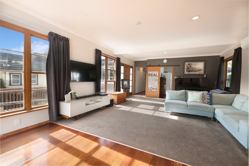 15 Willowbank Road, Tawa, Wellington - Carousel 2