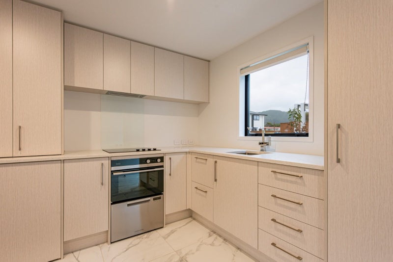 3/324 Oxford Terrace, Avalon, Lower Hutt - Carousel 2