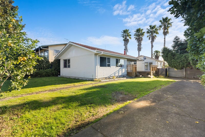 44 Challen Close, Conifer Grove, Takanini - Carousel 1