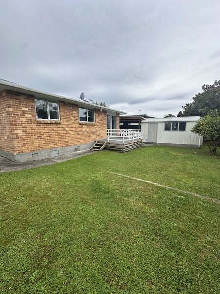 15 Seattle Grove, Totara Park, Upper Hutt - Carousel 2