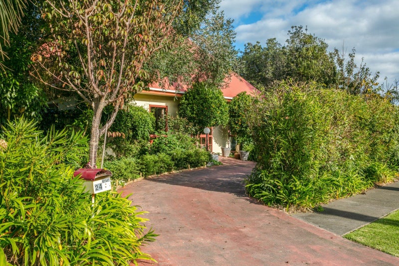 24 Ocean Park, Wainui, Gisborne - Carousel 1