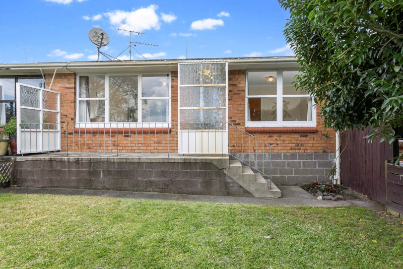 2/25 Brixton Road, Balmoral, Auckland - Carousel 1