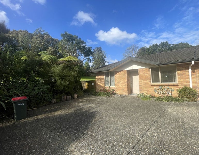25 Kinnard Lane, Totara Park, Auckland - Carousel 1
