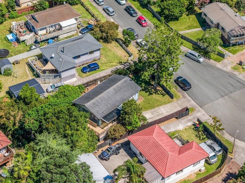 7 Panzic Place, Glen Eden, Auckland - Carousel 2
