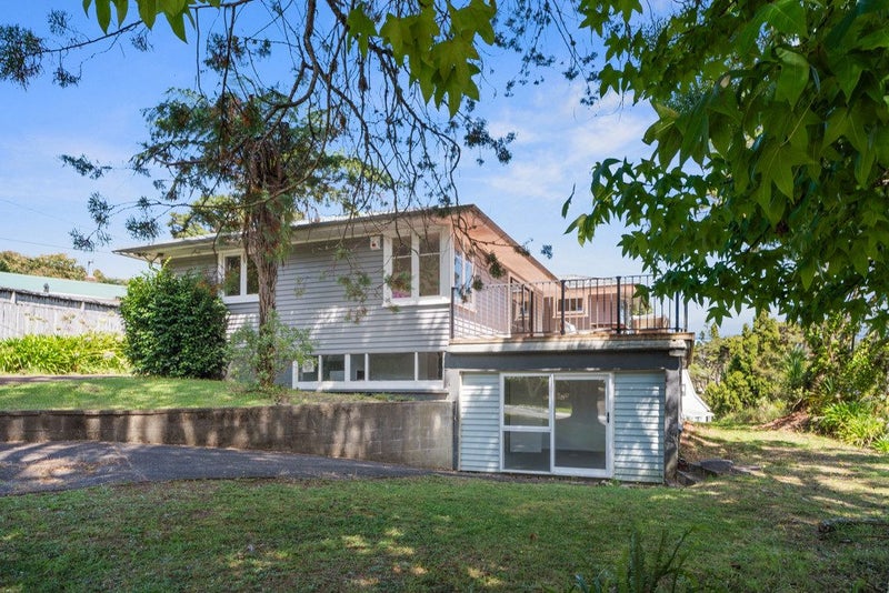 60 Woodfern Crescent, Titirangi, Auckland - Carousel 1