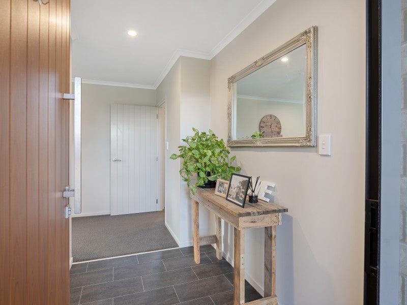 3 Mercade Close, Stratford - Carousel 2