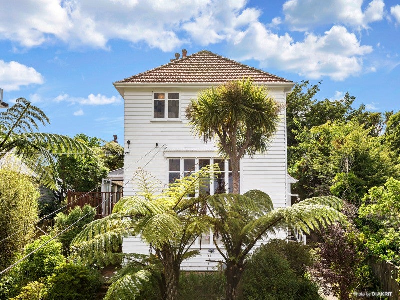 10 Newcombe Crescent, Karori, Wellington - Carousel 2