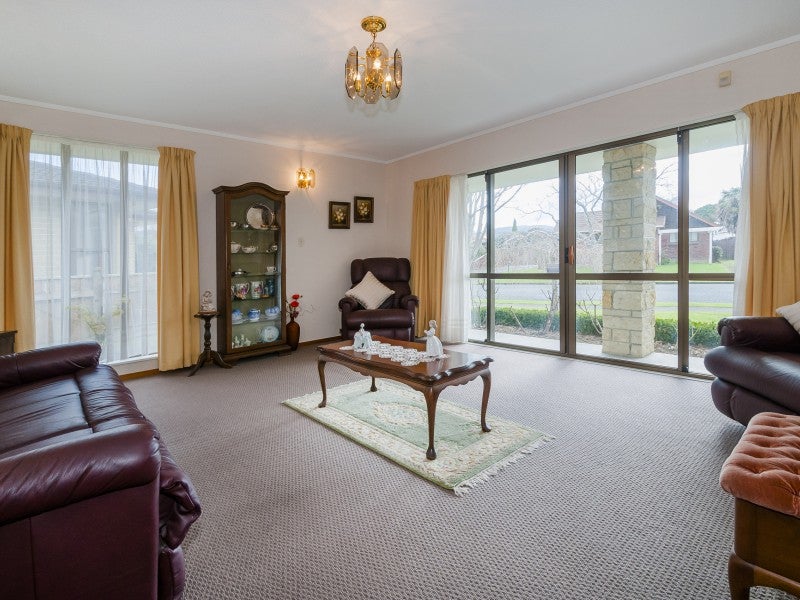 7 McEnroe Grove, Naenae, Lower Hutt - Carousel 2
