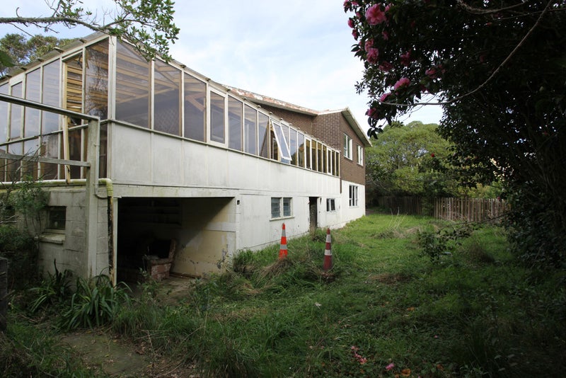 15 Oswald Crescent, Paparangi, Wellington - Carousel 2