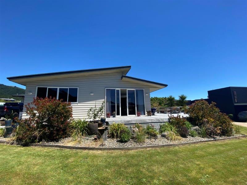 25 Nyhane Drive, Takaka - Carousel 2
