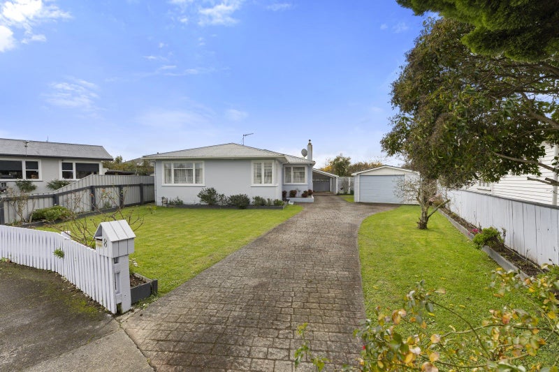 8 Anglesey Place, Awapuni, Palmerston North - Carousel 2