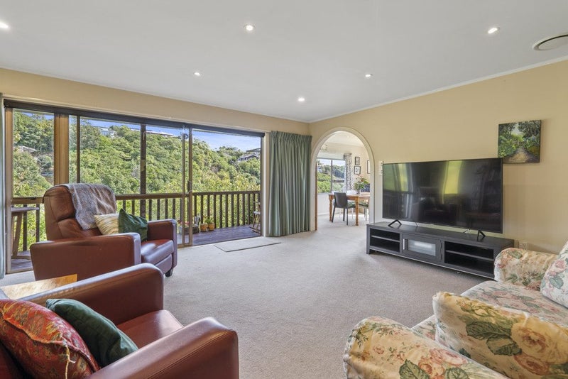2 Waterford Drive, Churton Park, Wellington - Carousel 1
