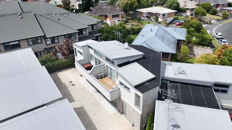 18C Kelvin Place, Hamilton East, Hamilton - Carousel 16