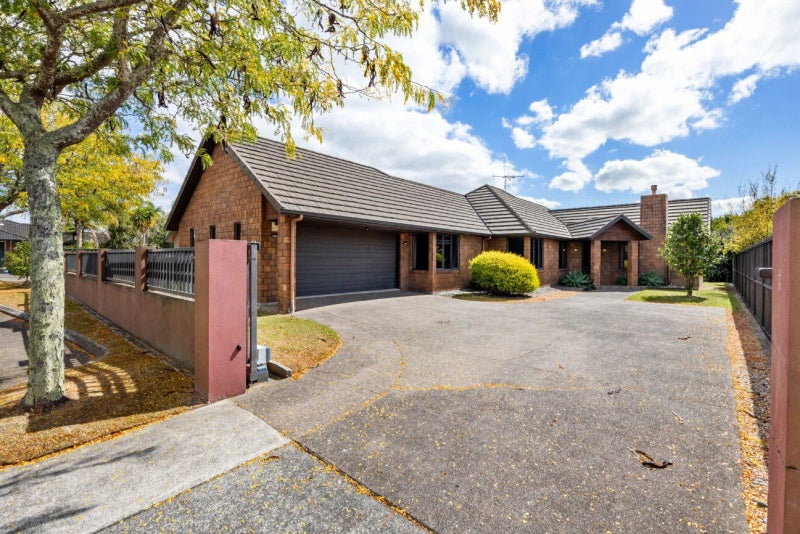 6 Westbury Mews, Huntington, Hamilton - Carousel 1
