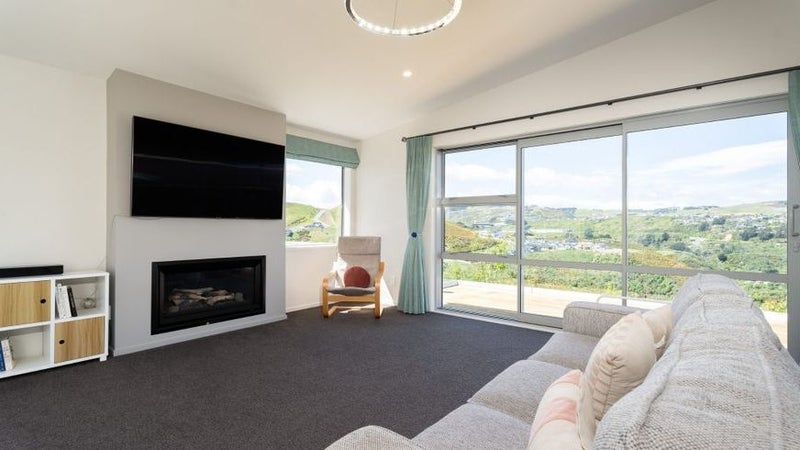 15 Trafford Terrace, Churton Park, Wellington - Carousel 1