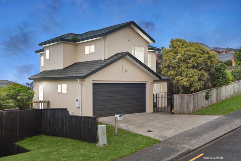 52 Dress Circle, Newlands, Wellington - Carousel 1