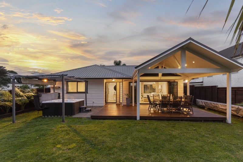 37B Seaside Avenue, Waterview, Auckland - Carousel 1