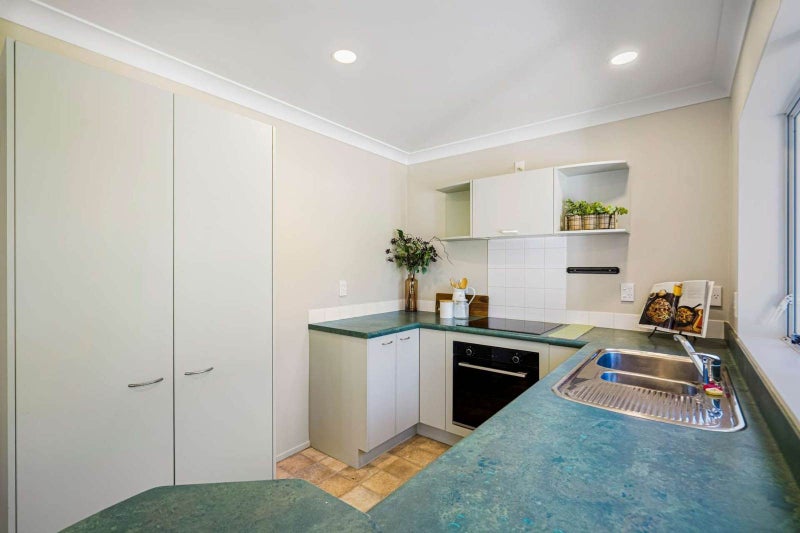 15 Amberwood Drive, Northpark, Auckland - Carousel 7