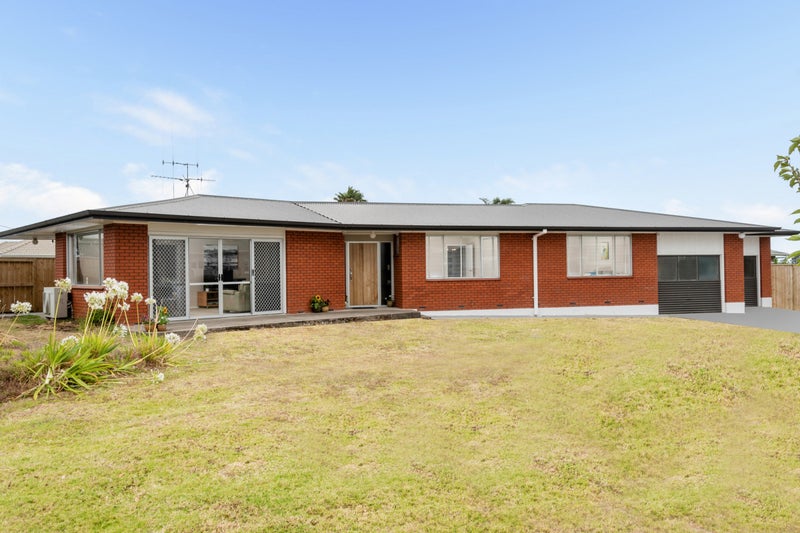 1 Glenn Terrace, Otumoetai, Tauranga - Carousel 1
