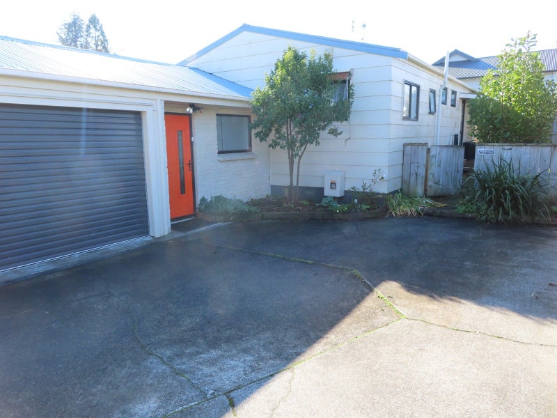77B Cook Street, Hamilton East, Hamilton - Carousel 1