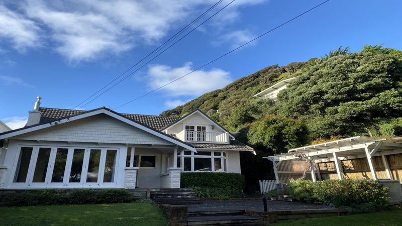 23 Nikau Street, Eastbourne, Lower Hutt - Carousel 1