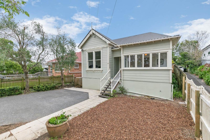 46 Paice Avenue, Sandringham, Auckland - Carousel 1