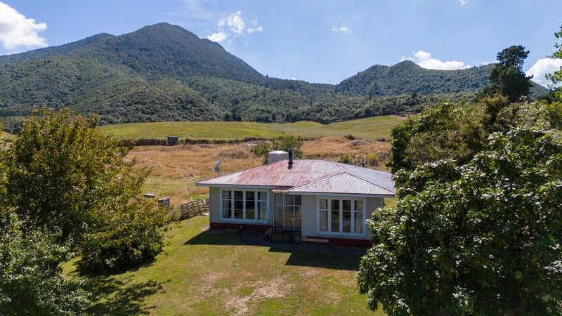24 Mountain Road, Taupo - Carousel 2