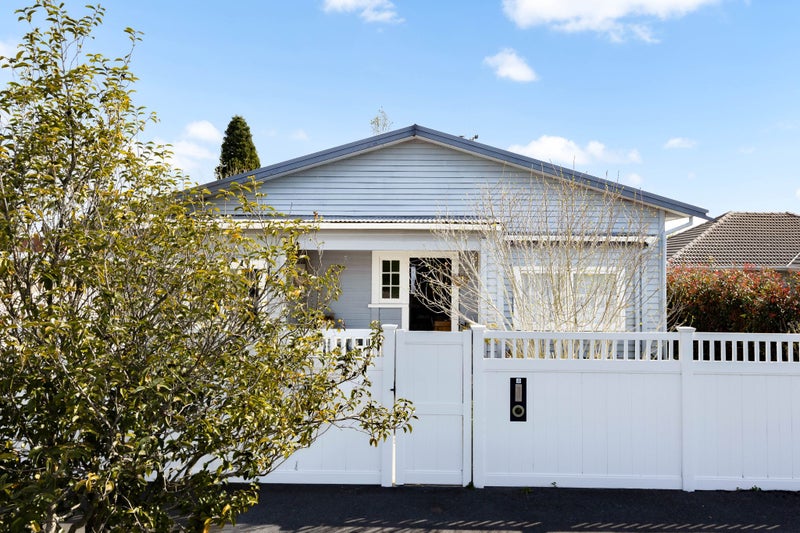 391 Dey Street, Hamilton East, Hamilton - Carousel 1