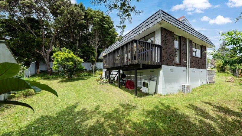 2/4 Tusac Place, Tōtara Vale, Auckland - Carousel 1