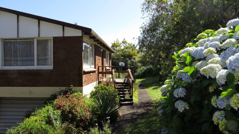 41 Girrahween Drive, Tōtara Vale, Auckland - Carousel 1