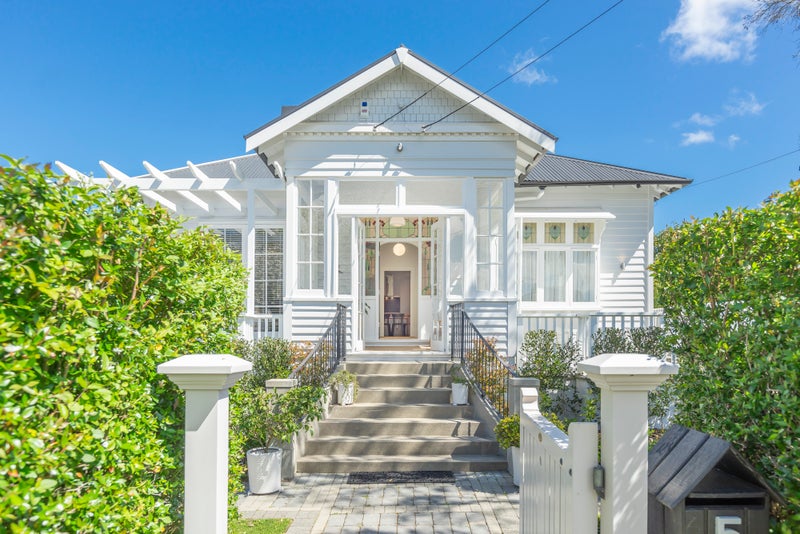5 Mars Avenue, Sandringham, Auckland - Carousel 1