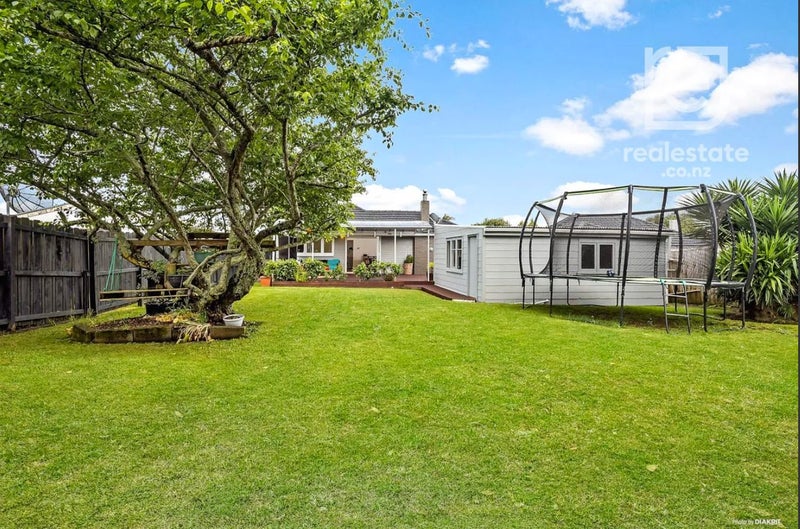 5 Karamu Street, Te Atatu Peninsula, Auckland - Carousel 2