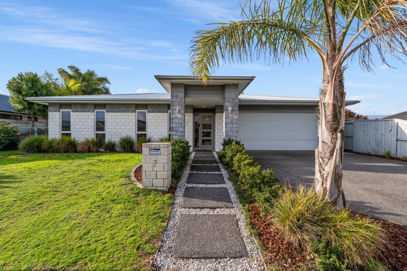 7 Raiha Street, Papamoa Beach, Papamoa - Carousel 1