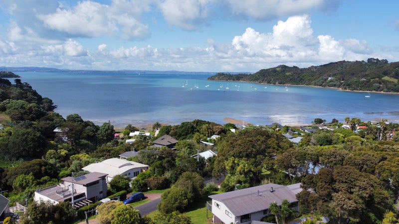 10 Makora Avenue, Oneroa, Waiheke Island - Carousel 1