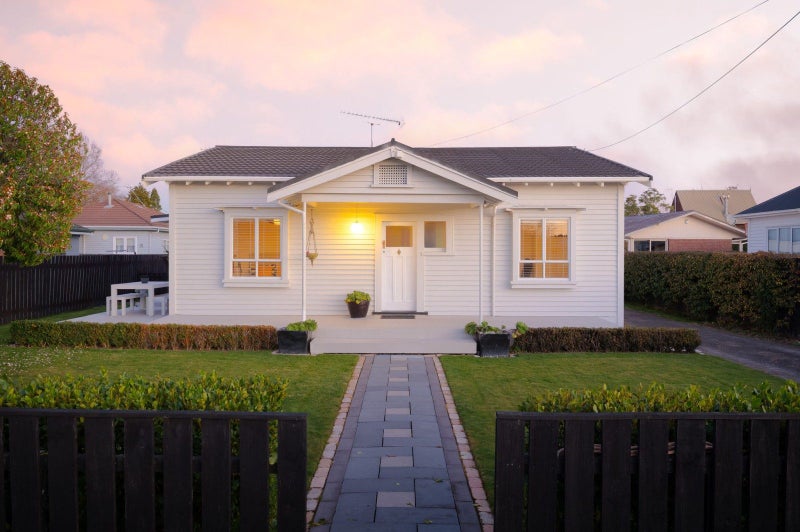 14 Bains Avenue, Hamilton East, Hamilton - Carousel 1